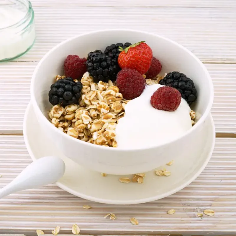 desayuno saludable de cereales y fruta